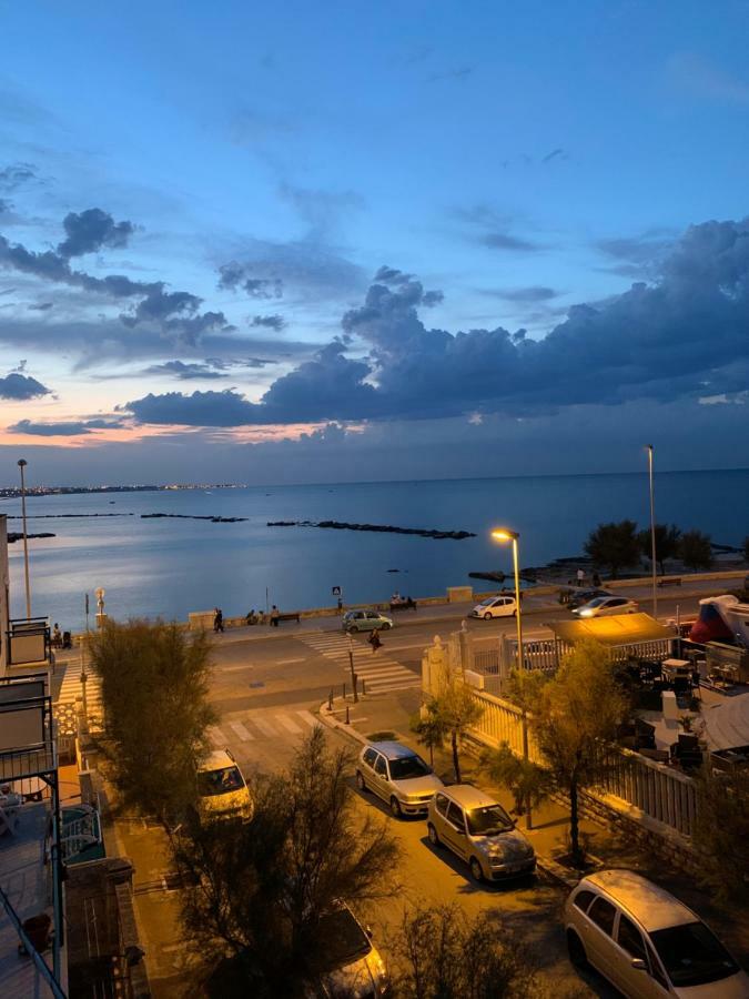Skandivi Apartment Бари Екстериор снимка
